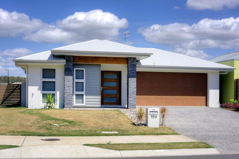 Pet Friendly, New House Peregian Breeze Drive, Peregian Beach - Accommodation Perth 2