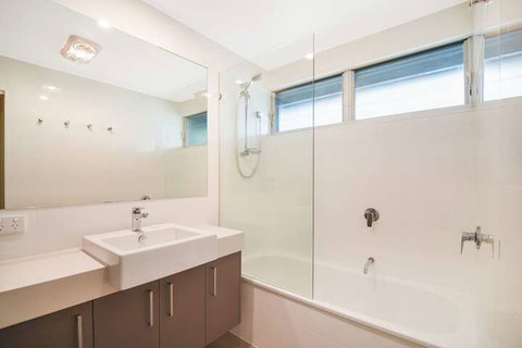 Summer Place - 24 Shearwater Street - Accommodation Perth 5