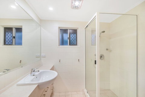 Summer Place - 24 Shearwater Street - Accommodation Perth 3