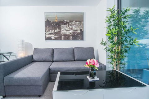 Minimalism Modern Apartment With Water View - Accommodation Perth 7