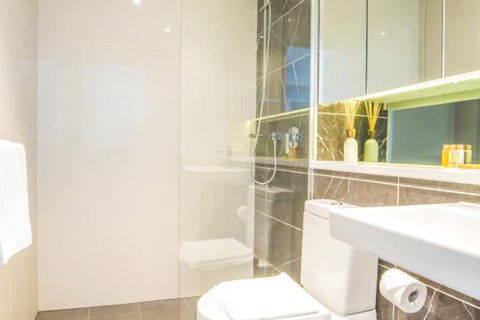 Minimalism Modern Apartment With Water View - Accommodation Perth 2