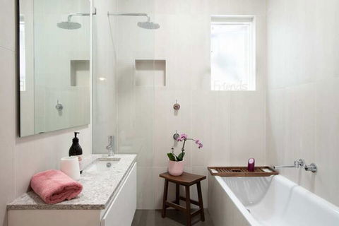 Garden Style Apartment In Prime Location - Accommodation Perth 4