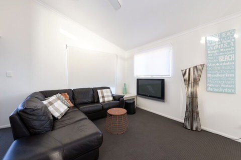 Seamistral - 1/21 Oriole Avenue - Accommodation Perth 6