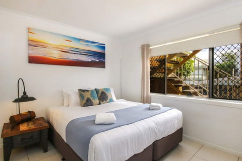 Contemporary 2 Bedroom Beachfront Apartment - Accommodation Perth 3
