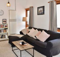 Charming Terrace House on Tree Lined Street - Perth Resorts