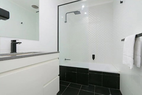 Safe & Secure 2 Bedroom Villa - Accommodation Perth 6