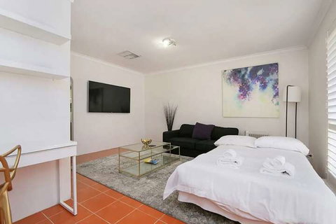 Safe & Secure 2 Bedroom Villa - Accommodation Perth 3