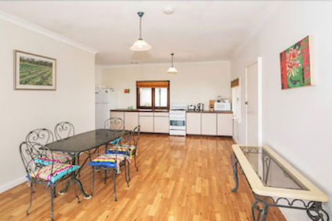 Storm Bay Cottage - Accommodation Perth 4