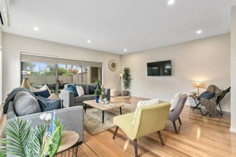 Dromana Beach House For Two Families. - Perth Resorts 3