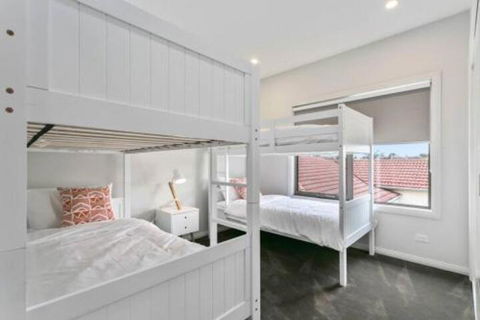 Dromana Beach House For Two Families. - Perth Resorts 4