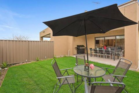 Dromana Beach House For Two Families. - Perth Resorts 6