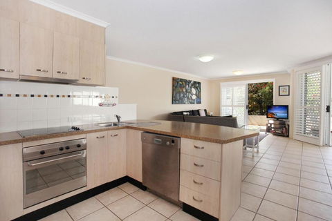 Unit 3 On The Park Coolum Beach - Perth Resorts 1