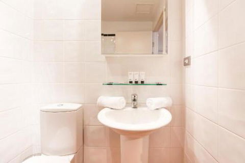 Bold Modern 1 Bed 10 Mins From The City - Accommodation Perth 1
