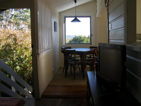 The Tree House 6 Gowing Street - Accommodation Perth 4