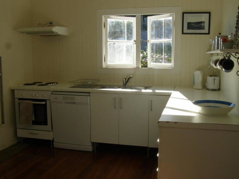 The Tree House 6 Gowing Street - Accommodation Perth 5