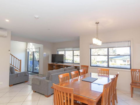 Banjos Way 2 / 23 Banjo Patterson Crescent - Accommodation Perth 2