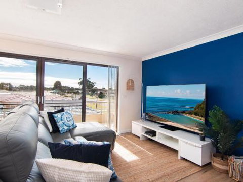 Villa Capri 3 Just A Hop Skip & Jump To Bowling Club - Accommodation Perth 6