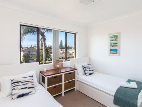 Villa Capri 3 Just A Hop Skip & Jump To Bowling Club - Accommodation Perth 1
