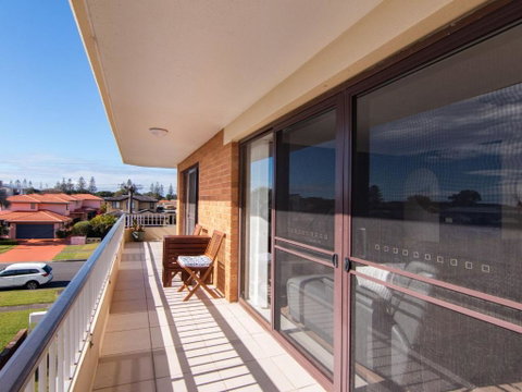 Villa Capri 3 Just A Hop Skip & Jump To Bowling Club - Accommodation Perth 5