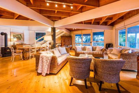 Yallingups Best Located Beach House - Accommodation Perth 4