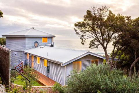 Yallingups Best Located Beach House - Accommodation Perth 6