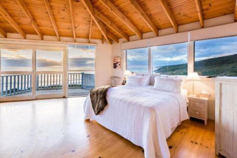 Yallingups Best Located Beach House - Accommodation Perth 5