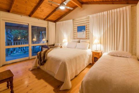Yallingups Best Located Beach House - Accommodation Perth 3