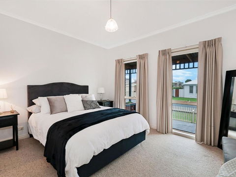 GUILDFORD COTTAGE - Accommodation Perth 5