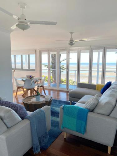 Happy Tides Beachfront Holiday Home - Accommodation Perth 4