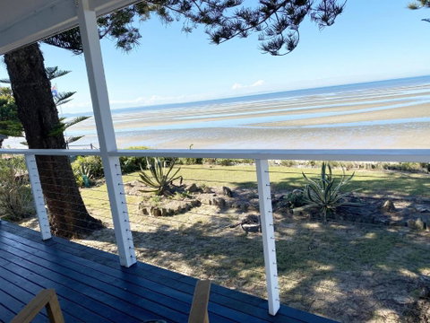 Happy Tides Beachfront Holiday Home - Accommodation Perth 1