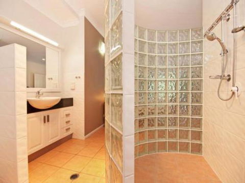 CRISTAL At CLIFTON BEACH - Accommodation Perth 6