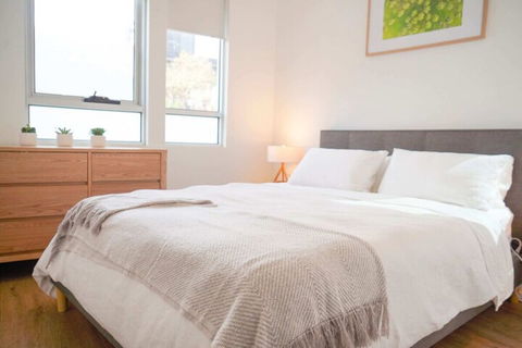 Trendy Modern 2BD Apartment Close To Beach & City - Accommodation Perth 2