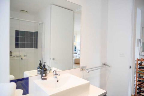 Trendy Modern 2BD Apartment Close To Beach & City - Accommodation Perth 7