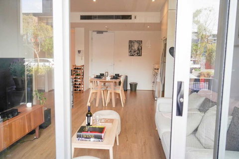 Trendy Modern 2BD Apartment Close To Beach & City - Accommodation Perth 1