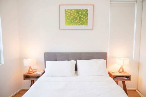Trendy Modern 2BD Apartment Close To Beach & City - Accommodation Perth 6