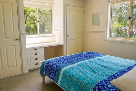GUMS & ROSES Family Home In The Heart Of Town. - Perth Resorts 2