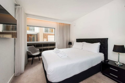 Chic Apartment With Rooftop - Accommodation Perth 5
