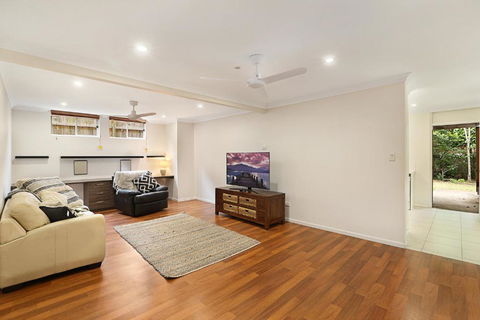 Beach Home In Golden Triangle - Accommodation Perth 6