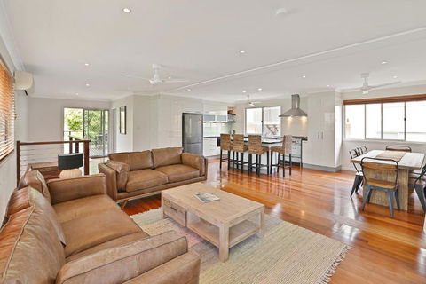Beach Home In Golden Triangle - Accommodation Perth 4