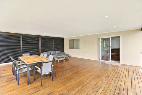 Beach Home In Golden Triangle - Accommodation Perth 3