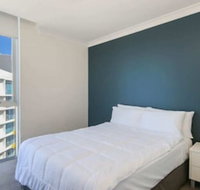 Spacious 3 Bedroom Apartment on the 39th Floor With Pool - Accommodation Perth