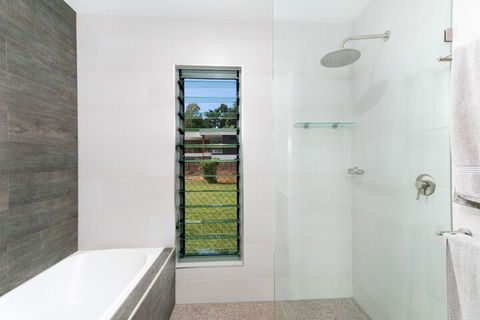 Tropical Beachside Oasis In Clifton Beach - Accommodation Perth 7