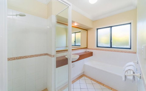 Oceania Cottage LJHooker Yamba - Accommodation Perth 7