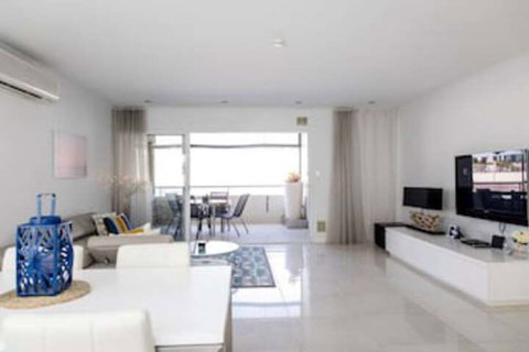Stylish Executive Apartment With Balcony - Accommodation Perth 0