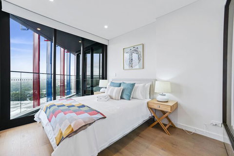 HomeHotel Extreme Luxury Apt Next To Mall & Train - Accommodation Perth 3