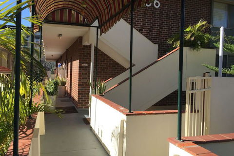 B6 Cafes & Restaurants Close To UWA - Accommodation Perth 2