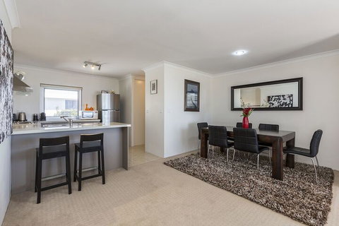 Gold Sands Beach Apartment - Accommodation Perth 5