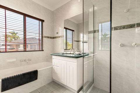 Mermaid Beach House - Perth Resorts 5