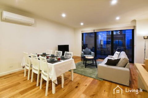 Tomkins Townhouse - Accommodation Perth 0