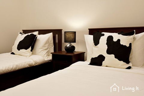 Tomkins Townhouse - Accommodation Perth 7